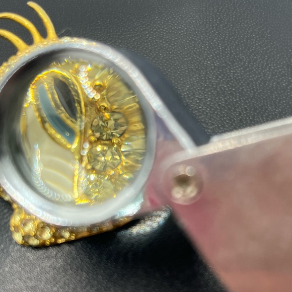 Warner Bros Tweety Bird Head Face Brooch Pin Rhinestones Gold Tone yellow - Picture 9 of 12